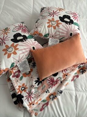 Floral Print Throw Blanket and Pillow Set - White with Peach & Black Accents